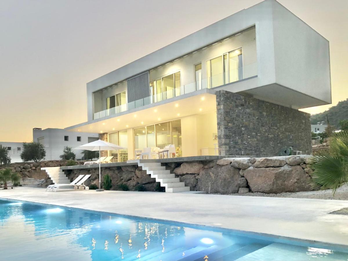 Kuro Beach House - Oceanfront Luxury & 25M Pool Achlia Exterior photo
