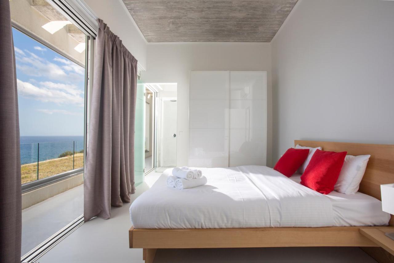 Kuro Beach House - Oceanfront Luxury & 25M Pool Achlia Exterior photo